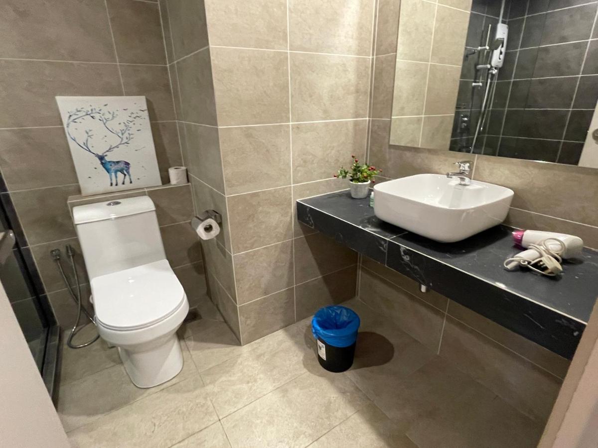 Aru Suites Homestay Wifi,Carpark,24H Check In,Water Filter By R2 Residence Kota Kinabalu Exteriör bild